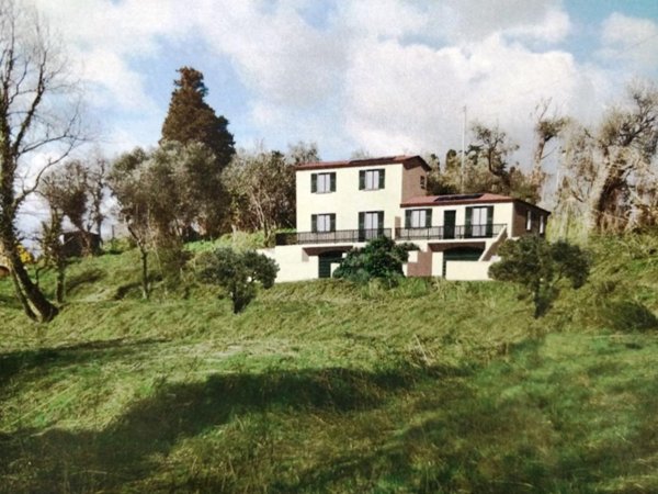 casa indipendente in vendita a Sarzana