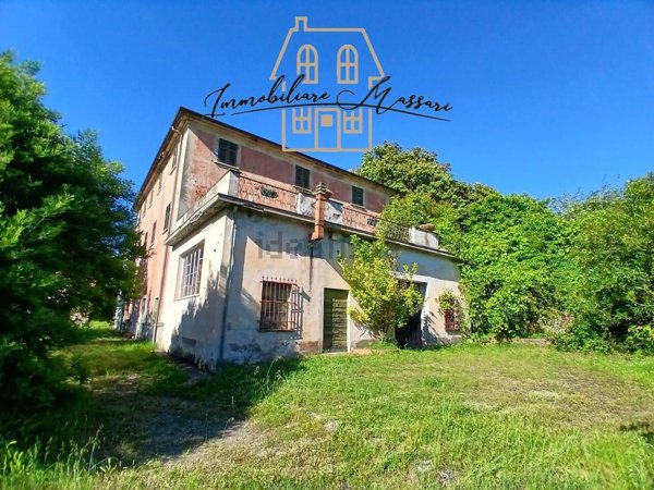 casa indipendente in vendita a Sarzana