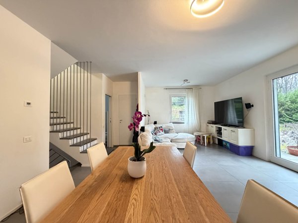 casa indipendente in vendita a Sarzana