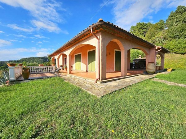 casa indipendente in vendita a Sarzana in zona Falcinello