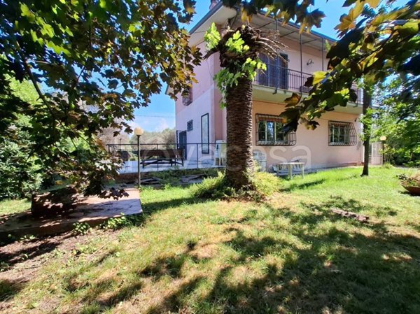 casa indipendente in vendita a Sarzana