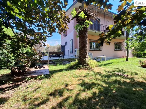 casa indipendente in vendita a Sarzana