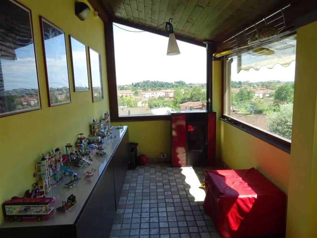 casa indipendente in vendita a Sarzana