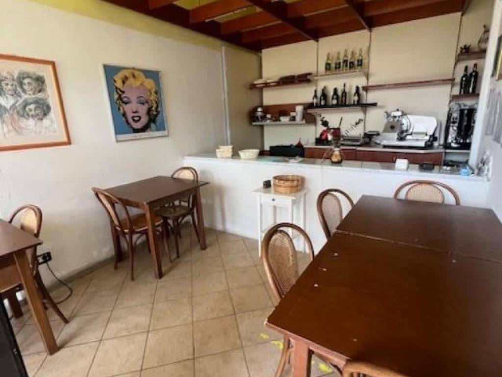 negozio in vendita a Sarzana