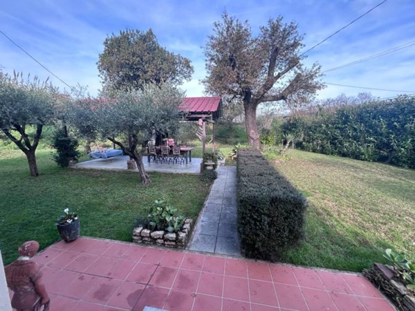 casa indipendente in vendita a Sarzana in zona Falcinello