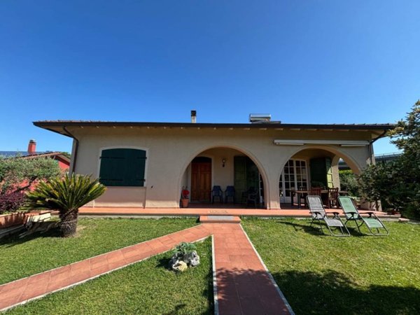 casa indipendente in vendita a Sarzana