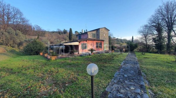 casa indipendente in vendita a Sarzana