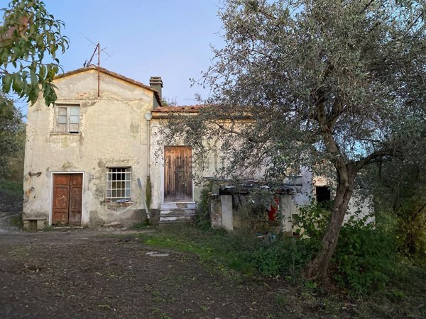 casale in vendita a Sarzana