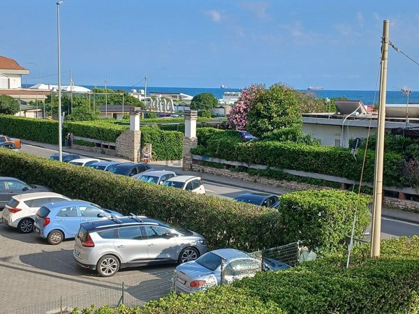 appartamento in vendita a Sarzana in zona Marinella di Sarzana