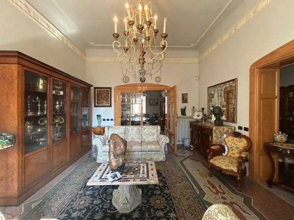 casa indipendente in vendita a Sarzana