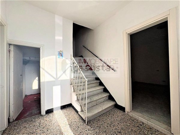 casa indipendente in vendita a Sarzana