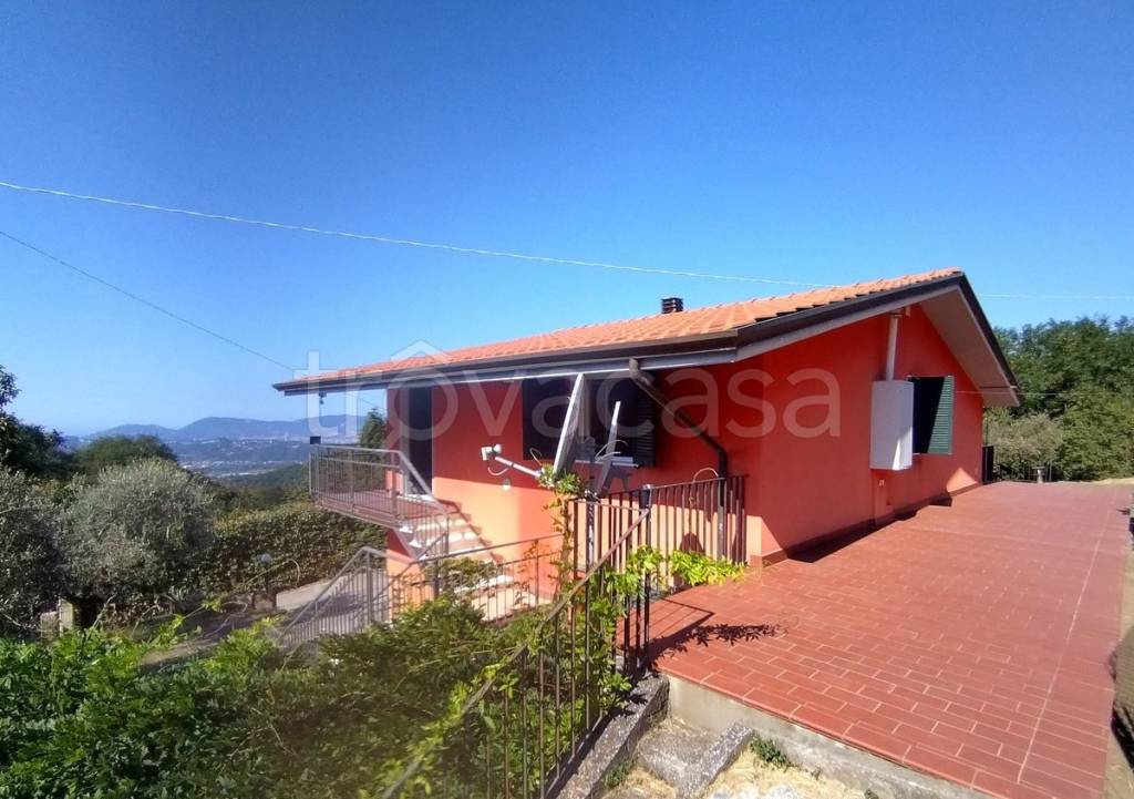 casa indipendente in vendita a Sarzana in zona Falcinello