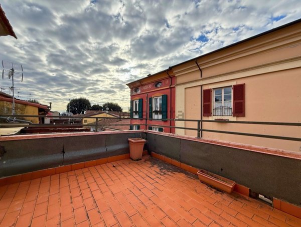 casa indipendente in vendita a Sarzana