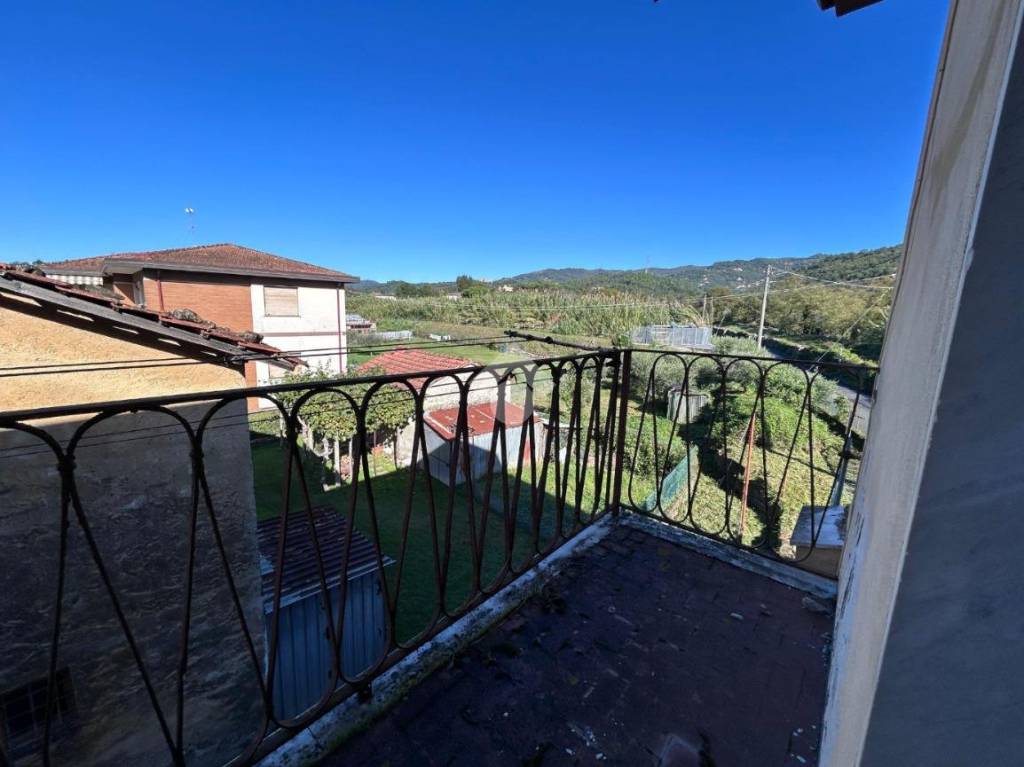 casa indipendente in vendita a Sarzana