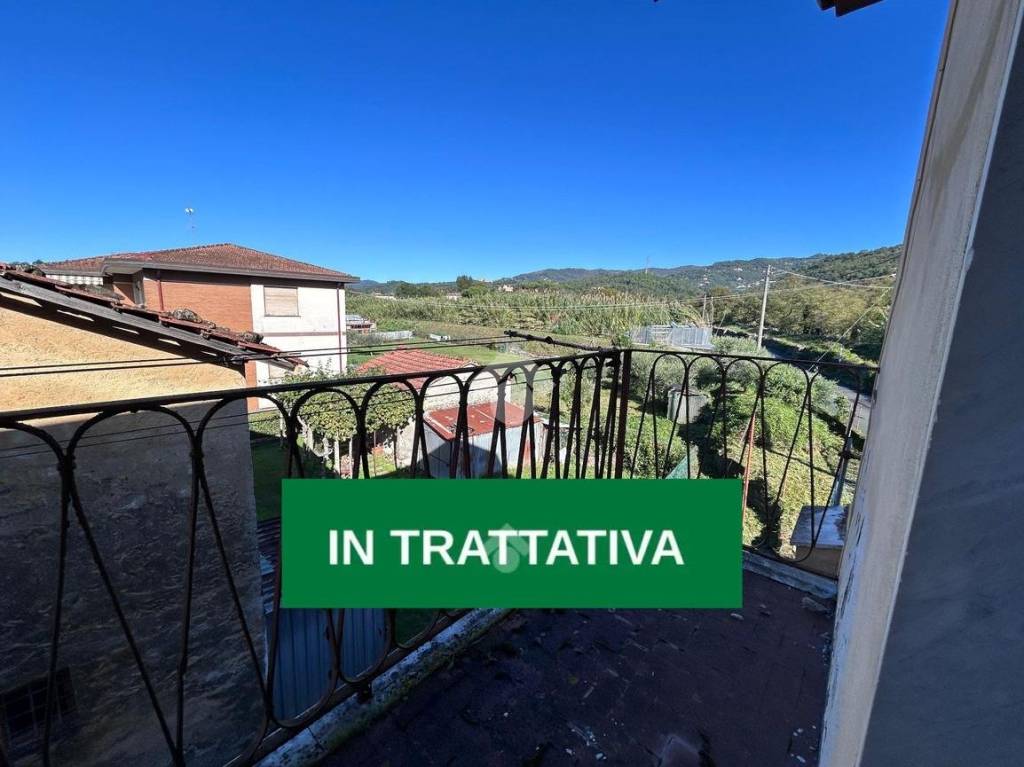 casa indipendente in vendita a Sarzana