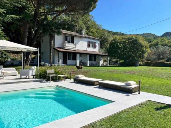 casa indipendente in vendita a Sarzana in zona Falcinello