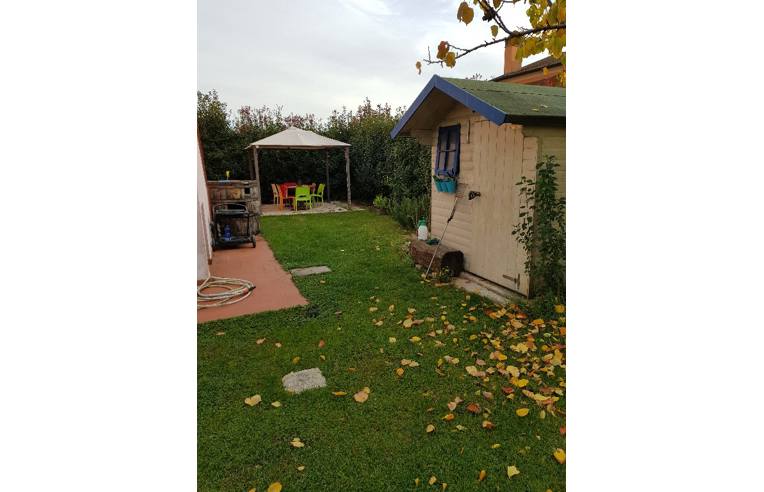 casa indipendente in vendita a Sarzana