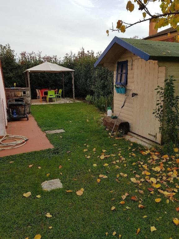 casa indipendente in vendita a Sarzana