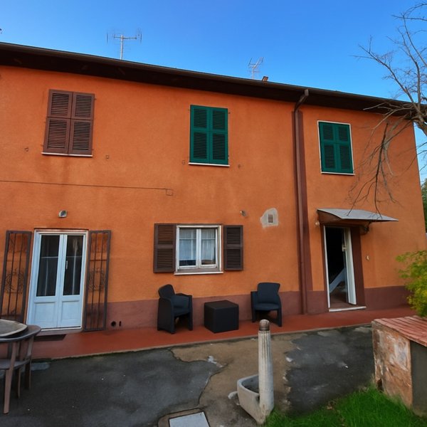 casa indipendente in vendita a Sarzana