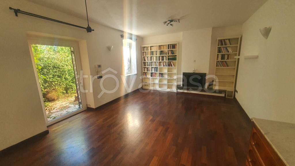 casa indipendente in vendita a Sarzana