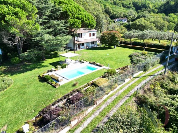 casa indipendente in vendita a Sarzana in zona Falcinello