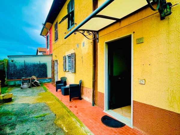casa indipendente in vendita a Sarzana in zona Falcinello