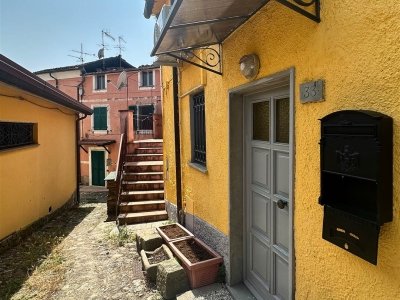 casa indipendente in vendita a Sarzana