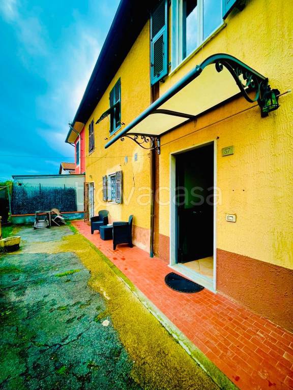 casa indipendente in vendita a Sarzana