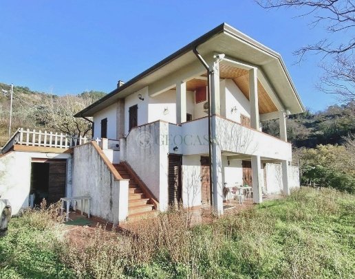 casa indipendente in vendita a Sarzana in zona Falcinello