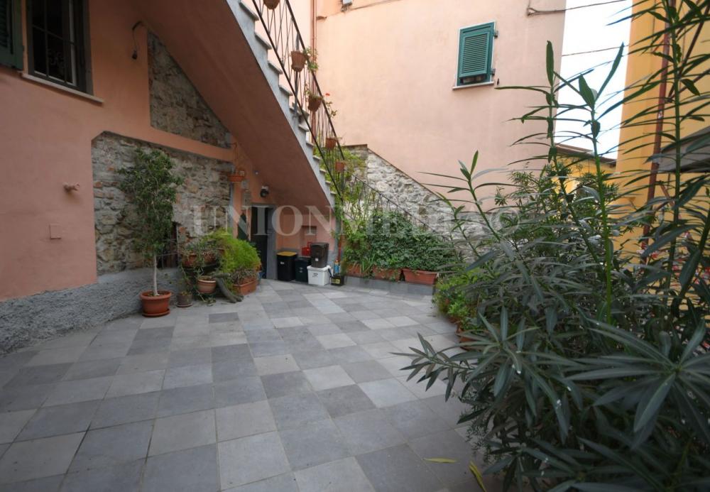 casa indipendente in vendita a Sarzana