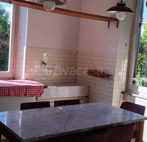 casa indipendente in vendita a Sarzana