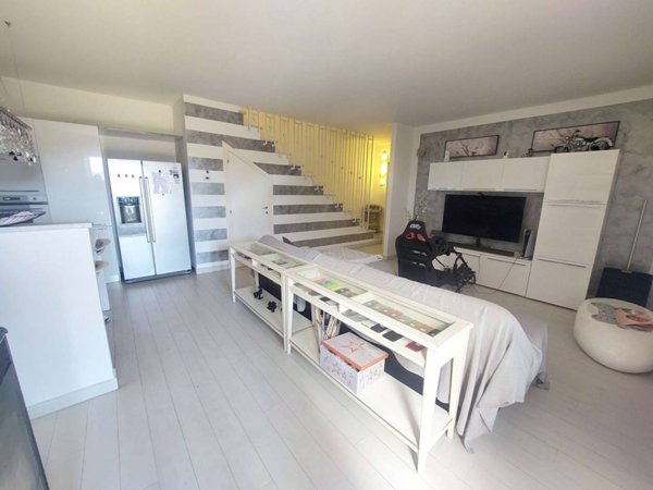 casa indipendente in vendita a Sarzana