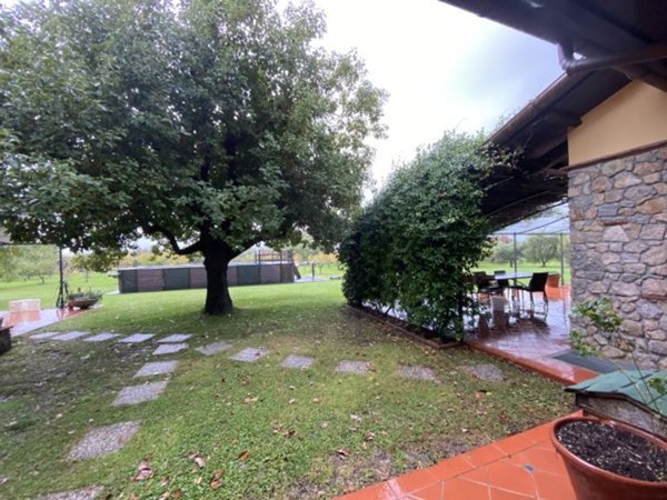 casa indipendente in vendita a Sarzana