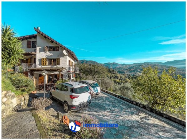 casa indipendente in vendita a Sarzana