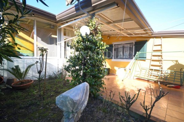 casa semindipendente in vendita a Sarzana