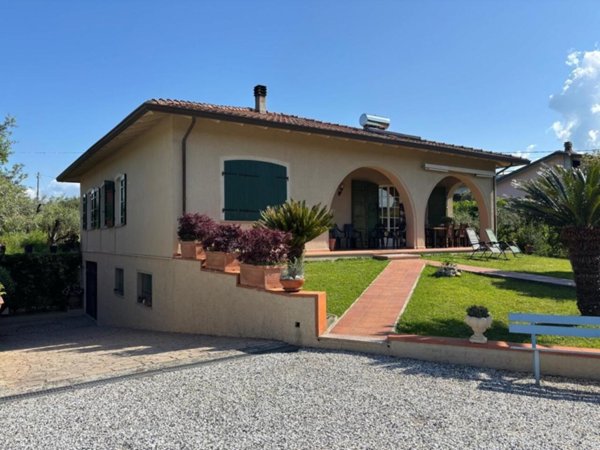 casa indipendente in vendita a Sarzana