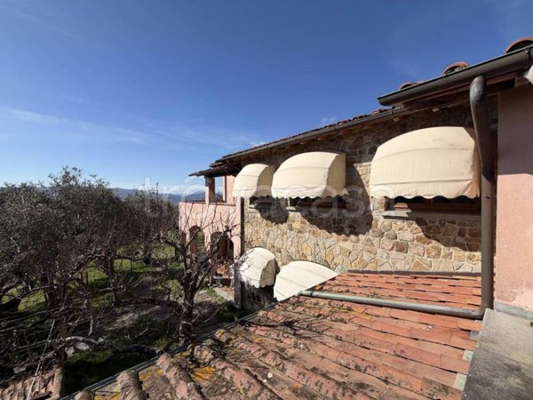 casa indipendente in vendita a Sarzana