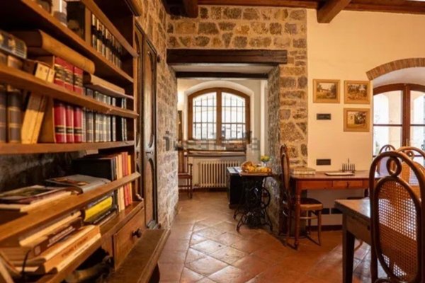 casa indipendente in vendita a Sarzana