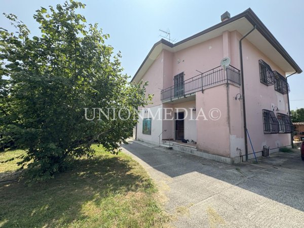 casa indipendente in vendita a Sarzana