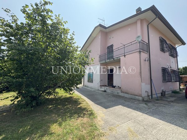 casa indipendente in vendita a Sarzana