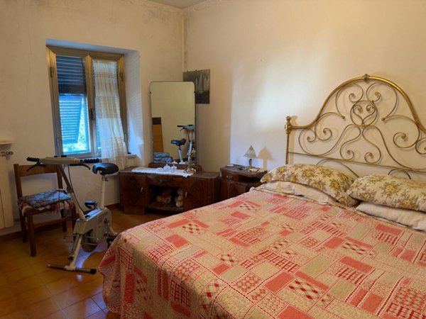 casa indipendente in vendita a Sarzana