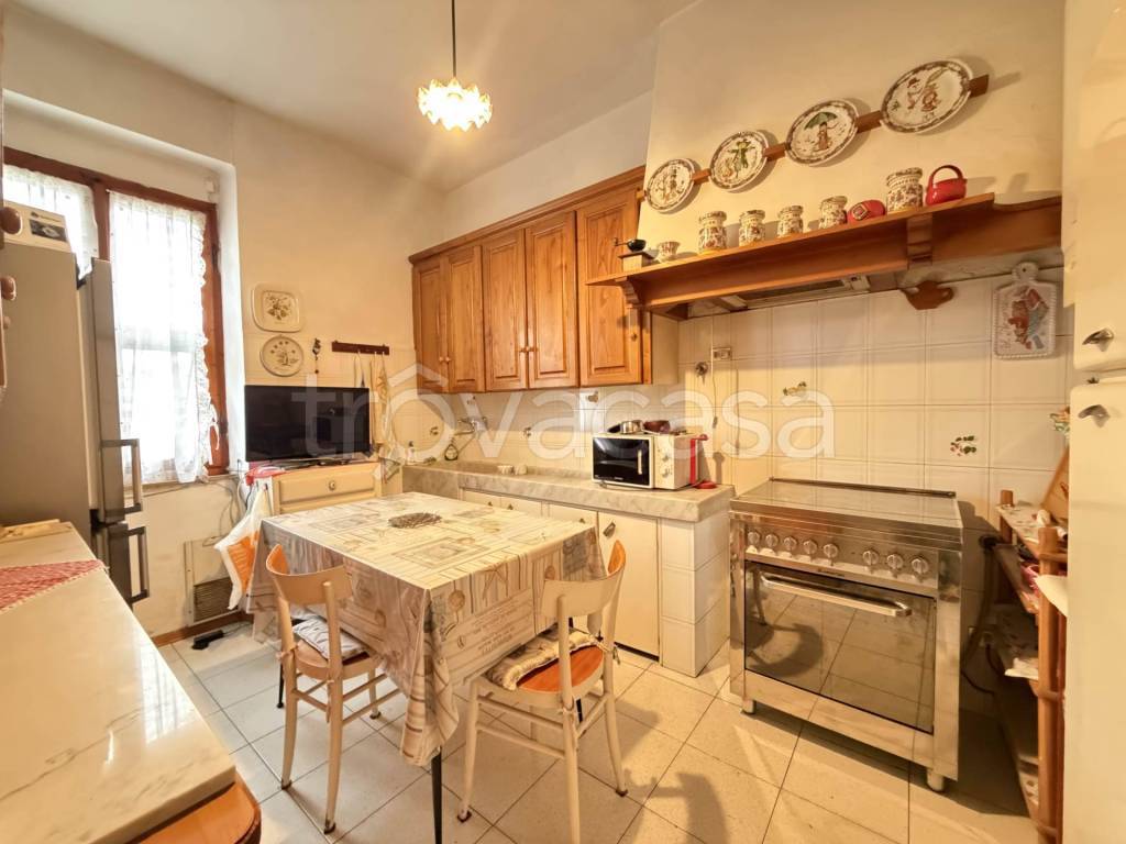 casa indipendente in vendita a Sarzana