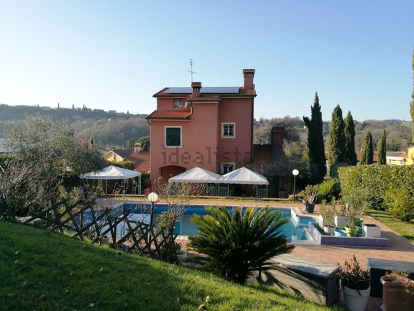 casa indipendente in vendita a Sarzana