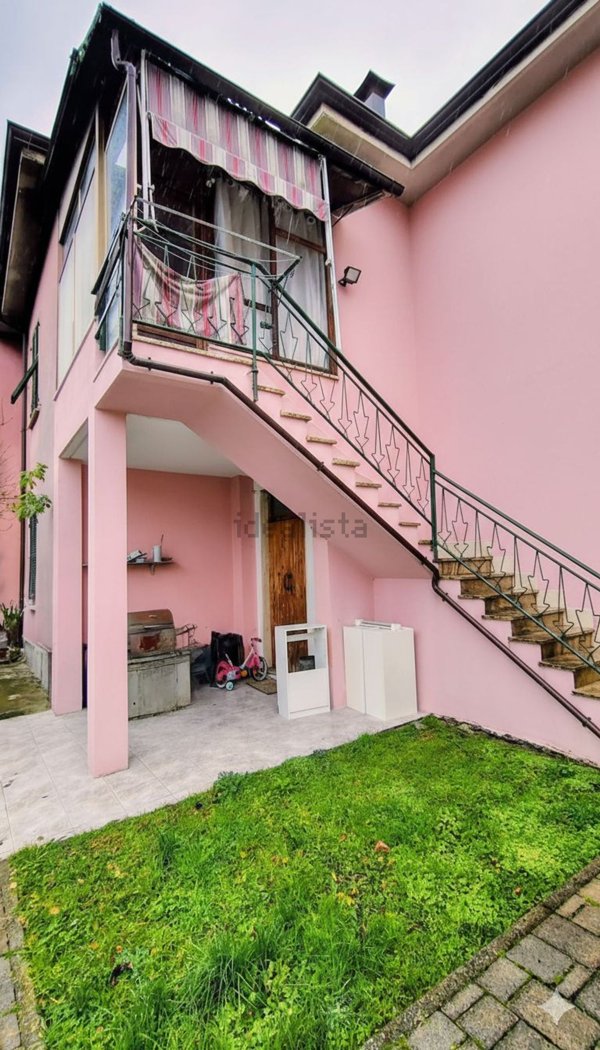 casa indipendente in vendita a Sarzana