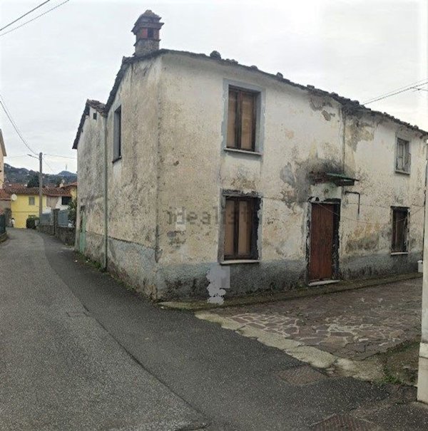 casa indipendente in vendita a Sarzana