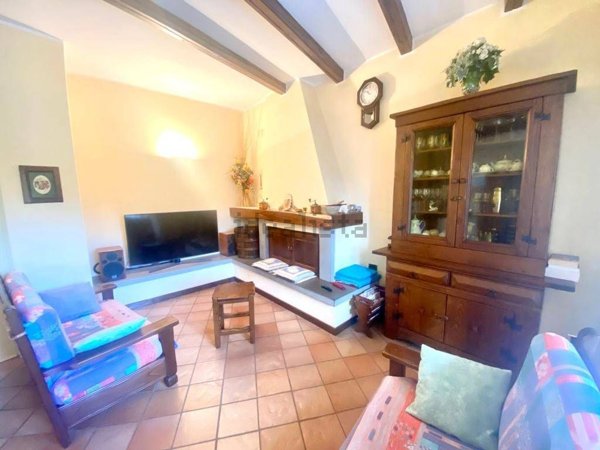casa indipendente in vendita a Sarzana