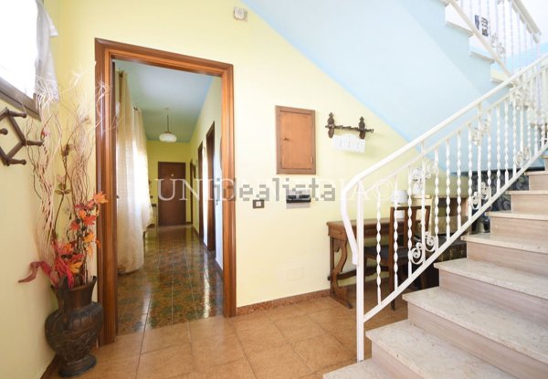 casa indipendente in vendita a Sarzana