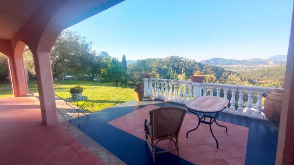 casa indipendente in vendita a Sarzana in zona Falcinello