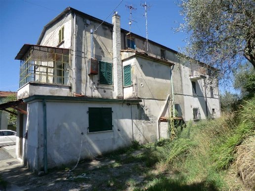 casa indipendente in vendita a Sarzana