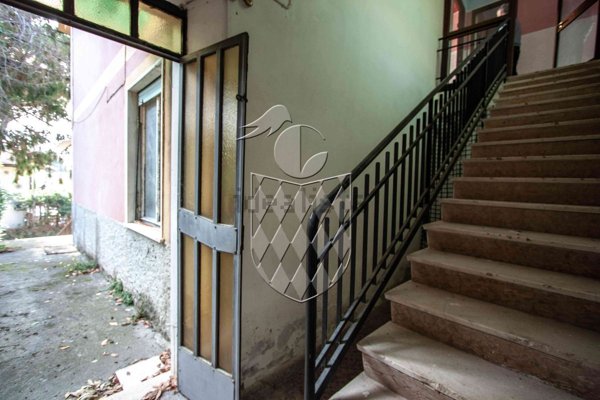 casa indipendente in vendita a Sarzana